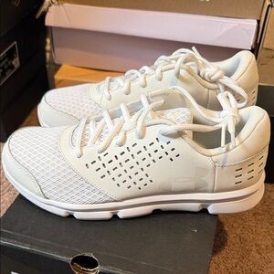 NEW Under Armour Black and White Shoe Box 6.5Y